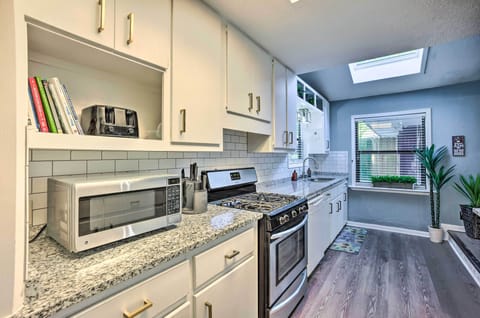 Kitchen | Cooking Basics | Coffee Maker | Paper Towels/Trash Bags Provided