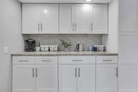 Kitchen / Beverage Center