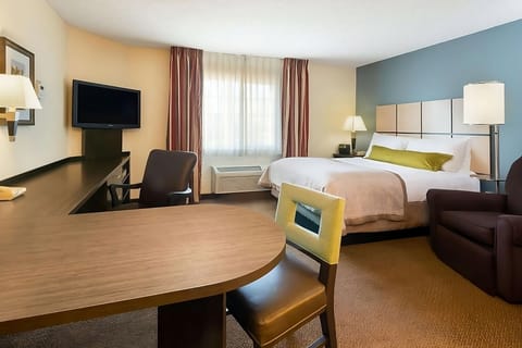 Studio Suite - Queen / Studio Suite - Queen - ADA - Roll-In Shower / Studio Suite - Queen - Mobility Accessible - Tub