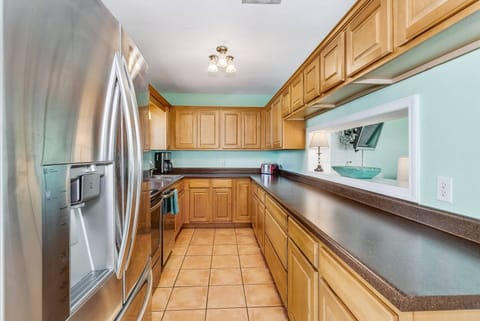 Plenty of kitchen counterspace