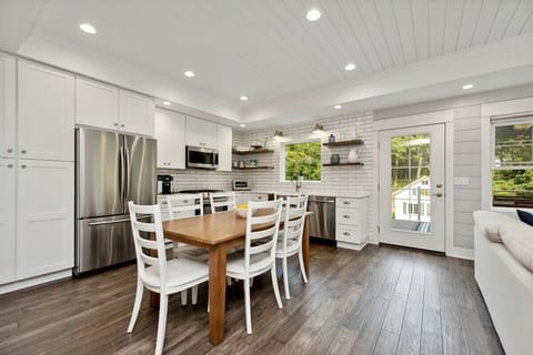 Dining room with seating for 6