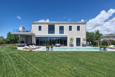 Daily view of luxury family villa Valens Residence in Istria with heated pool, sauna and gym.