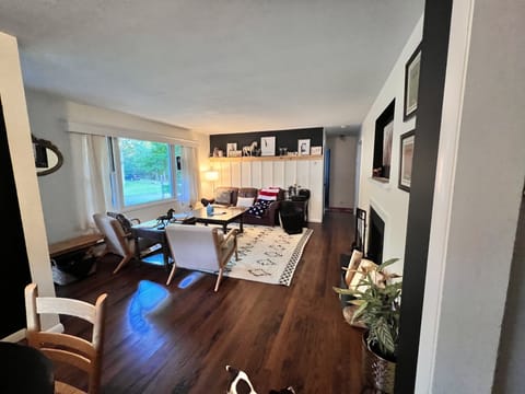 Living Room with fireplace 