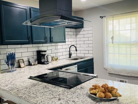 Brand new Chef's Kitchen with Breakfast Bar!