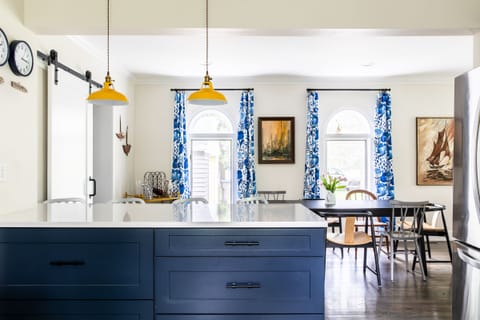 The Dacha has clocks set to Eastern and Central Time.