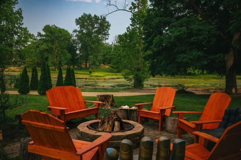 Gather `round the fire with your favorite people, surrounded by peaceful views and beautiful skies. This is where memories are made.