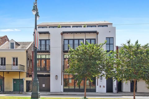 Six18 House is in a prime location just blocks away from Royal St, Bourbon etc