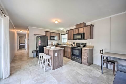 Kitchen & Dining Area | Basic Cooking Essentials | Dishware & Flatware Provided