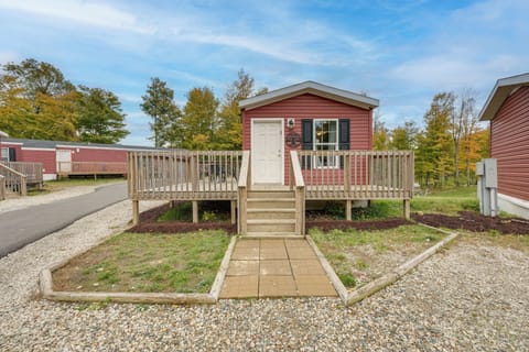 Cassopolis Vacation Rental | 2BR | 2BA | Stairs Required | 600 Sq Ft