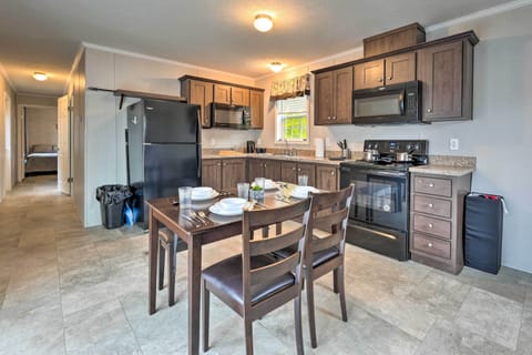 Kitchen & Dining Area | Coffee Maker | Trash Bags & Paper Towels Provided