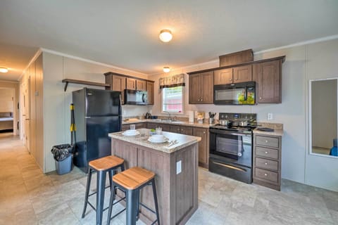 Kitchen & Dining Area | Coffee Maker | Trash Bags & Paper Towels