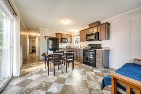 Kitchen & Dining Area | Coffee Maker | Dishware  & Flatware Provided