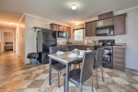 Kitchen & Dining Area | Coffee Maker | Trash Bags & Paper Towels Provided