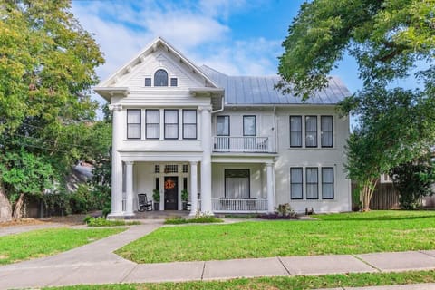 Huge house, perfect for big families & large groups House in San Antonio