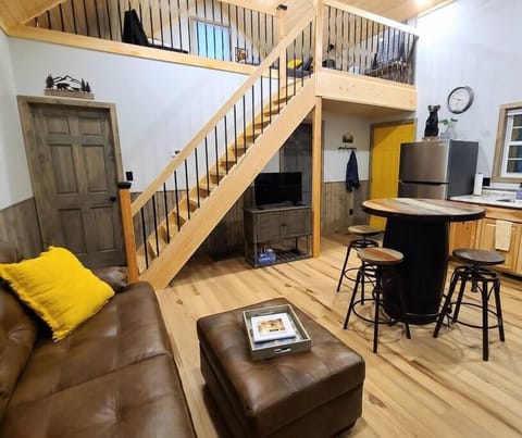 Living area with Bistro Bar set