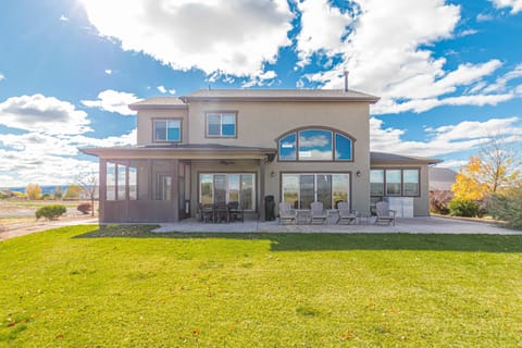 A spacious and well-appointed home, ideal for family getaways, friends' trips, or solo retreats.