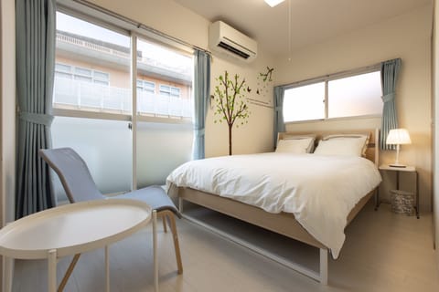 sunny double bed to share