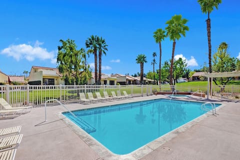 POOL.jpg mls