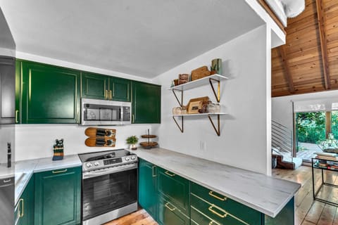 Kitchen: Stainless steel appliances, cooking utensils, kettle, coffee maker, tableware