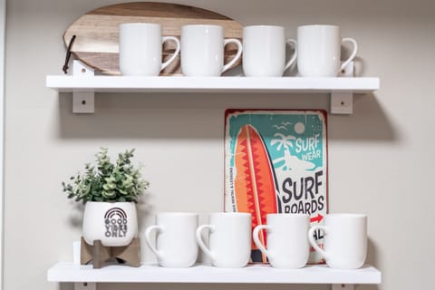 Additional mugs if needed.