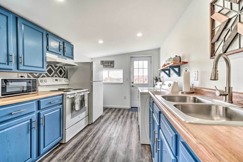 Kitchen | Cooking Basics | Coffee Maker | Paper Towels/Trash Bags Provided