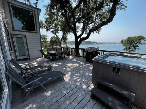 Private Hot Tub Grill 6 Seater Table 2 Lounge Chairs.