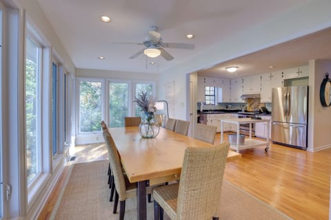 Dining Area | Dishware & Flatware Provided