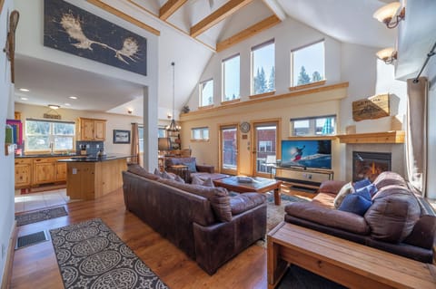 Main Floor Living Room with Ample Seating, Cable TV and Streaming