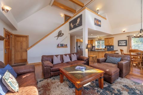 Main Floor Living Room with Ample Seating, Cable TV and Streaming