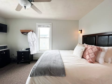 Queen Bed, Eco Luxe Bedding