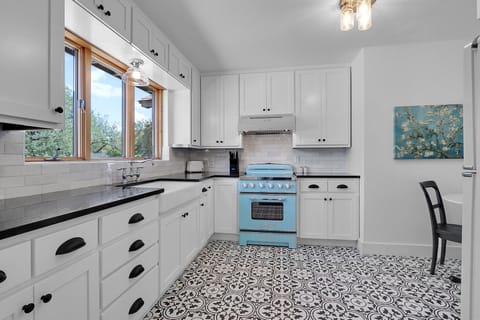 Modern touches in this full kitchen