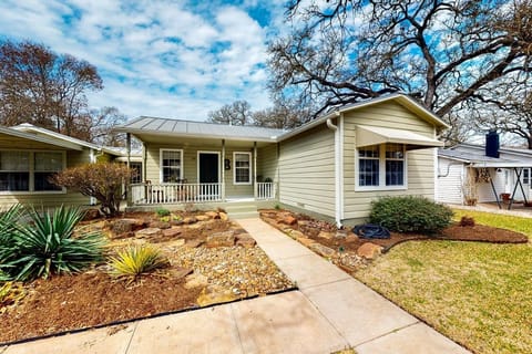 Willkommen to Bungalow One-Ten!