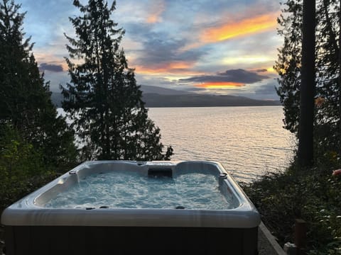 Catch a perfect sunset from the comfort of the well maintained jetted hot tub.