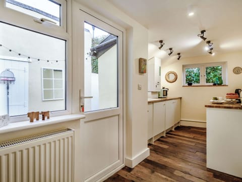Kitchen | The Yellow Cottage On The Hill, Framlingham