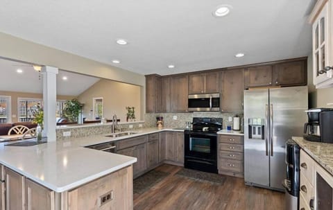 Fully stocked kitchen!