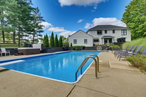 Maineville Vacation Rental | 7BR | 4BA | Steps Required for Access | 3,500 Sq F