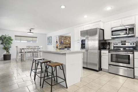 Island seating for 3