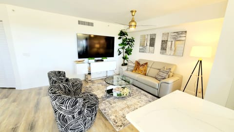 Stylish and Luxurious Interior Furnishings-Sleeper Sofa in Living Room-Sleeps 4