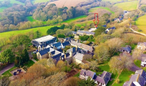 Saddle Cottage is tucked away quietly behind the manor house