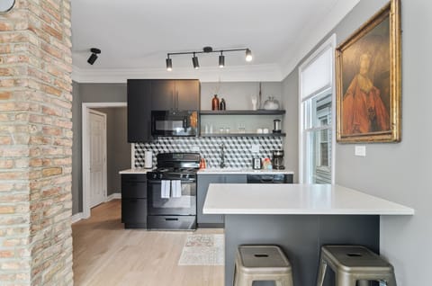 Check out the modern design in our full kitchen!