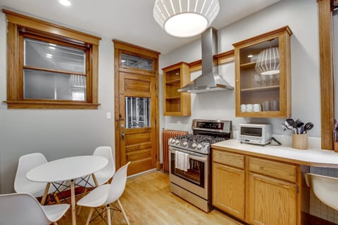 In the kitchen there's another table with 4 more seats