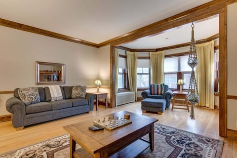 Living Room, Room, Indoors, Flooring, Couch