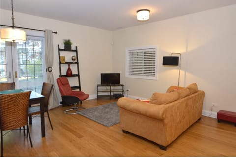 Chair, Furniture, Flooring, Living Room, Room
