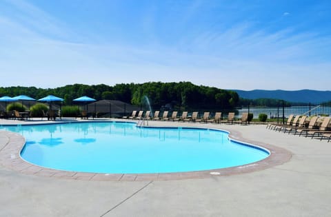 Outdoor pool and hot tub have a beautifullake view!