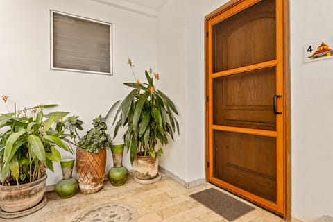 Condo - Image 2