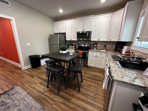 Fully equipped kitchen and breakfast room.