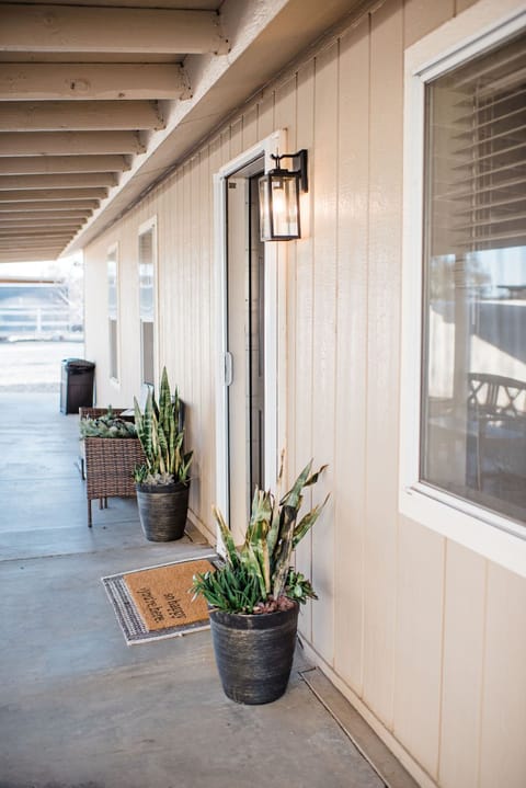 Circle B Guest House (660)