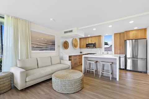 Modern Kitchen - Commercial grade appliances