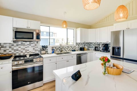 Kitchen | Free WiFi | Towels & Linens | Single-Story Interior