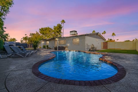Private Pool - Pool Towels and Toys included!